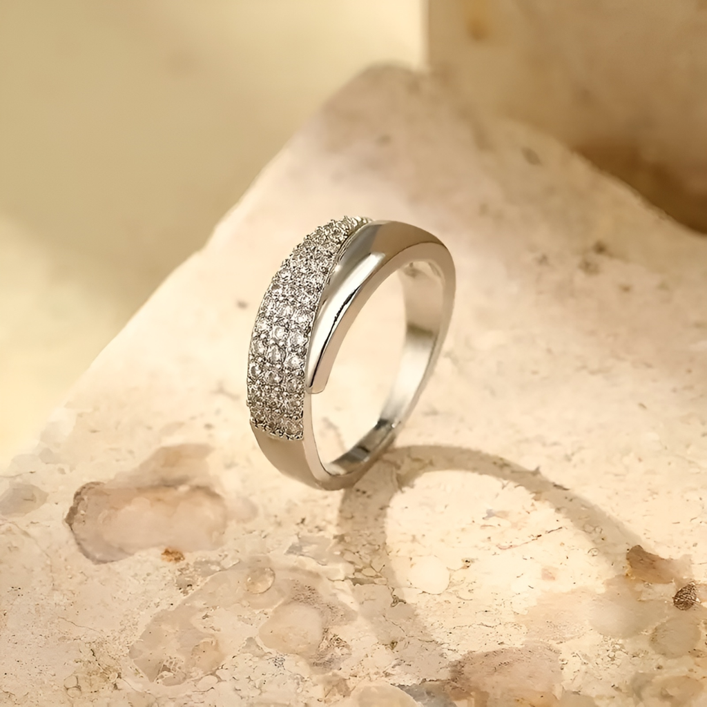Melani | Un anillo elegante que ofrece una comodidad femenina atemporal